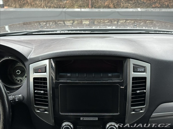 Mitsubishi Pajero 3,2 DI-D 190PS  Plus Star 2017