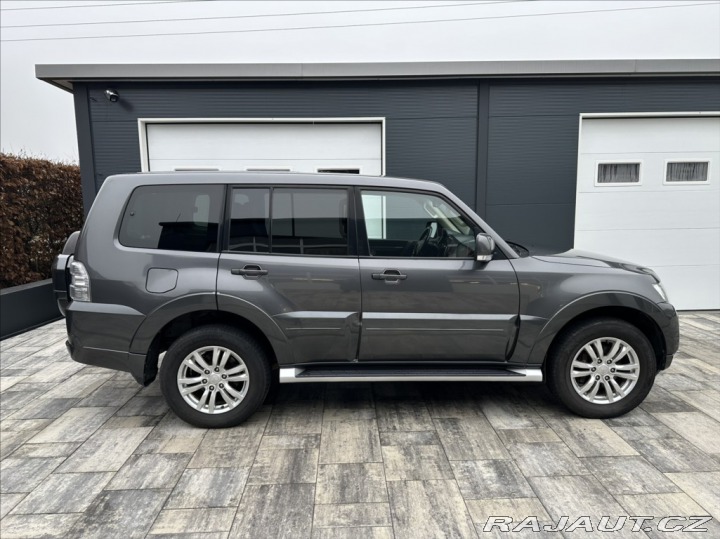Mitsubishi Pajero 3,2 DI-D 190PS  Plus Star 2017