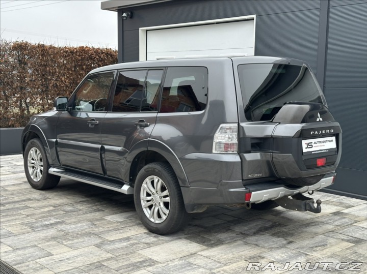 Mitsubishi Pajero 3,2 DI-D 190PS Plus Star 2017