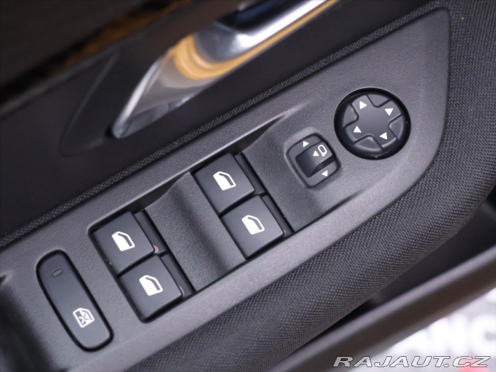 Peugeot 208 e-Allure 100kW DPH Elektr 2021