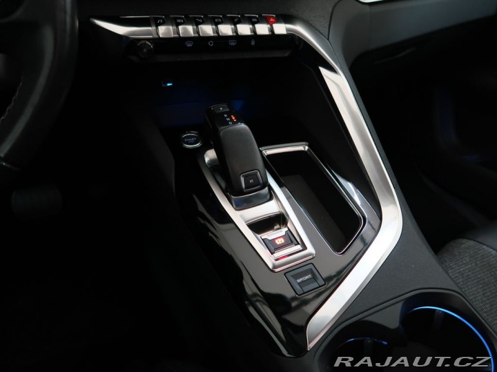 Peugeot 3008 1.2PureTech,96kW,ALLURE,A 1800