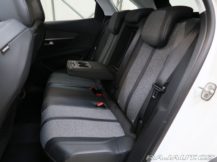 Peugeot 3008 1.2PureTech,96kW,ALLURE,A 1800