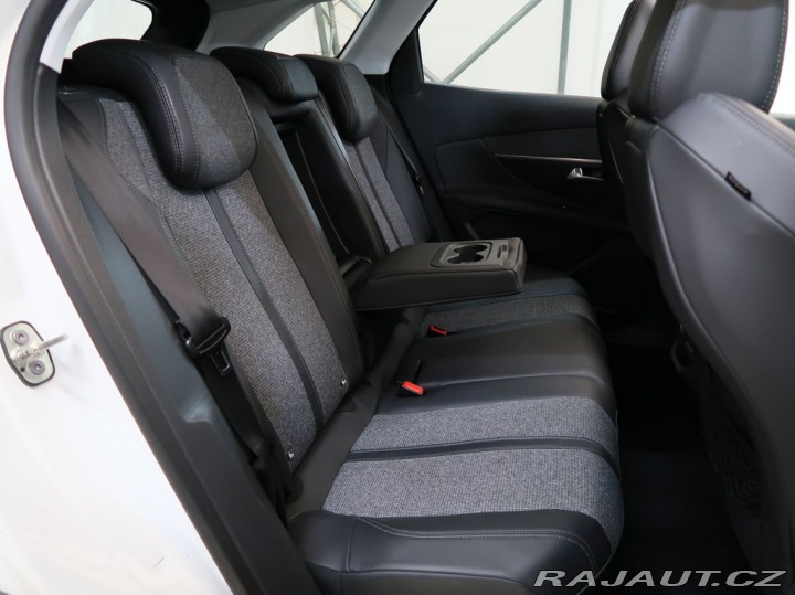 Peugeot 3008 1.2PureTech,96kW,ALLURE,A 1800