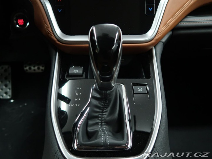 Subaru Outback TOURING s hnědou kůží Nap 2025
