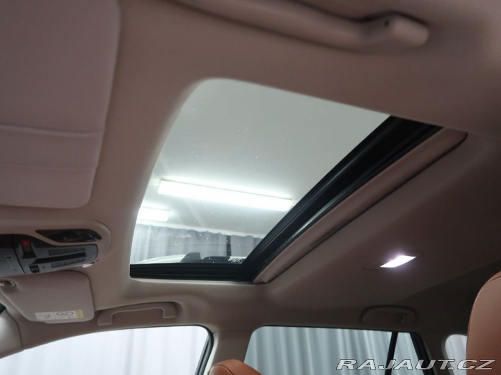 Subaru Outback TOURING s hnědou kůží Nap 2025