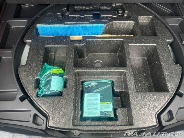 Toyota Corolla Cross 2.0 HEV REZERVACE 2023