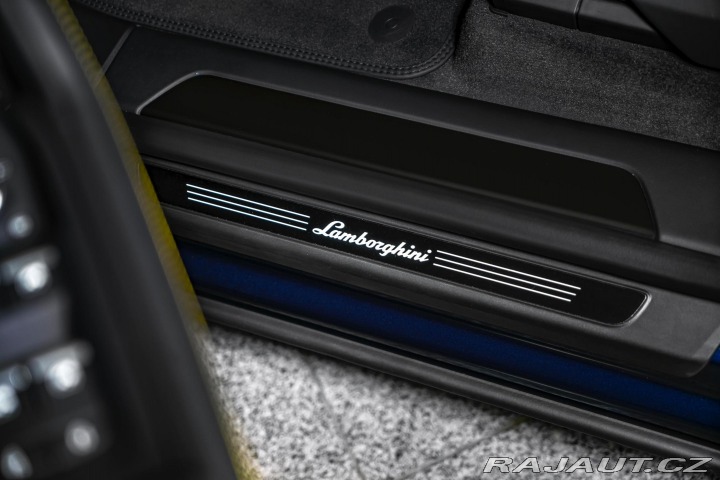 Lamborghini Urus SE PANORAMA/HUD/SENSONUM 2025