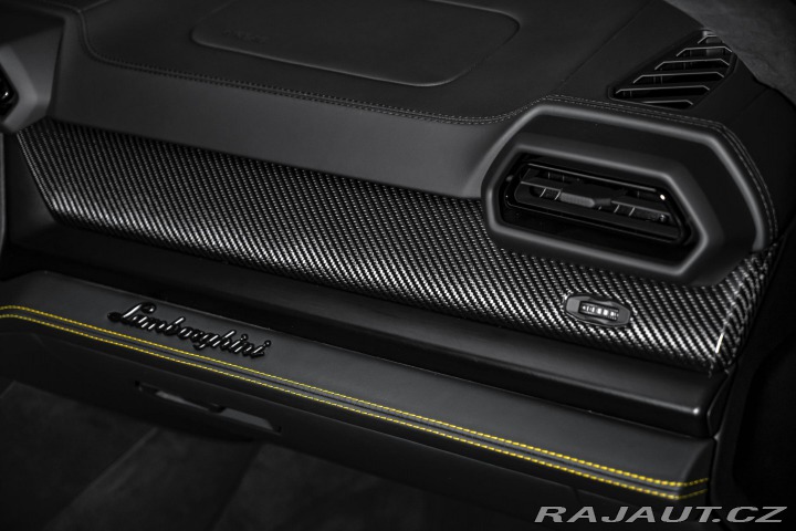 Lamborghini Urus SE PANORAMA/HUD/SENSONUM 2025