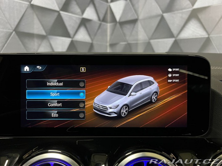 Mercedes-Benz B 200 4M, AMG, PANORAMA, NI 2022