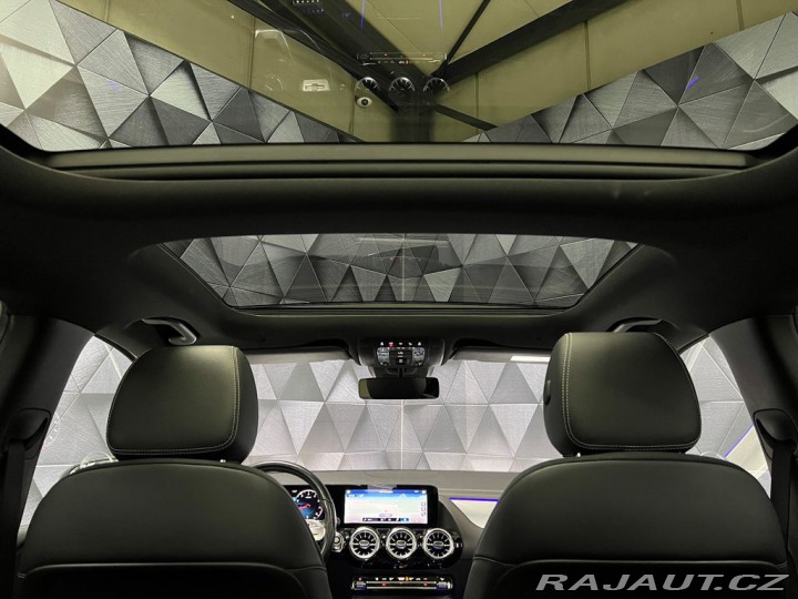 Mercedes-Benz B 200 4M, AMG, PANORAMA, NI 2022