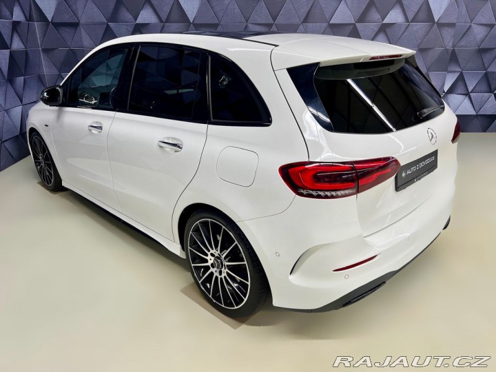 Mercedes-Benz B 200 4M, AMG, PANORAMA, NI 2022