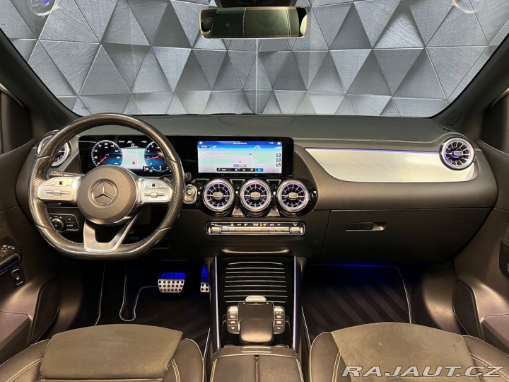 Mercedes-Benz B 200 4M, AMG, PANORAMA, NI 2022