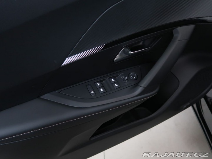 Peugeot 2008 1.2PureTech,96kW,ALLURE,A 1800