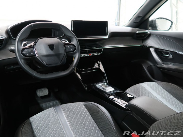 Peugeot 2008 1.2PureTech,96kW,ALLURE,A 1800