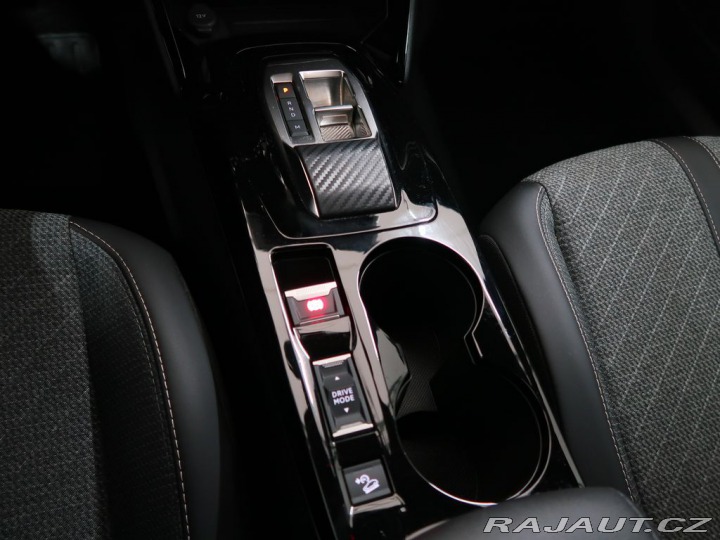 Peugeot 2008 1.2PureTech,96kW,ALLURE,A 1800