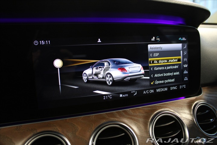 Mercedes-Benz E 200d DIS+ / 360° / NezTop 2020