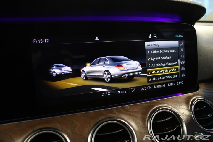 Mercedes-Benz E 200d DIS+ / 360° / NezTop 2020