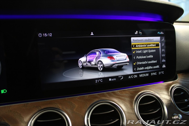 Mercedes-Benz E 200d DIS+ / 360° / NezTop 2020