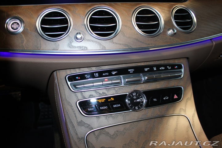 Mercedes-Benz E 200d DIS+ / 360° / NezTop 2020