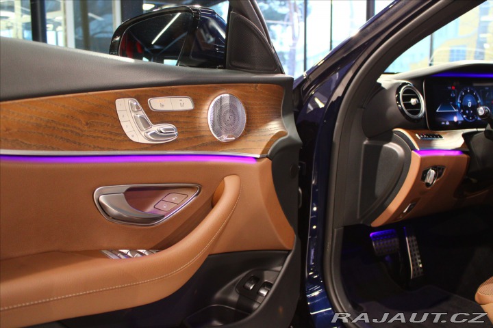 Mercedes-Benz E 200d DIS+ / 360° / NezTop 2020