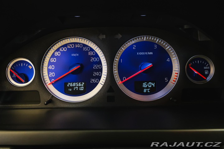 Volvo XC90 D5 147kW AWD R-design 7mí 2012