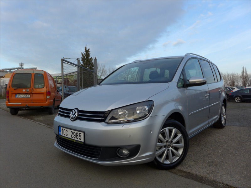 Volkswagen Touran 1,6 TDI KAMERA, TAŽNÉ