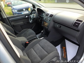 Volkswagen Touran 1,6 TDI KAMERA, TAŽNÉ 2010