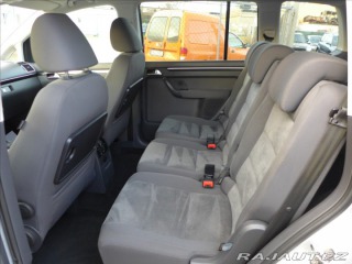 Volkswagen Touran 1,6 TDI KAMERA, TAŽNÉ 2010