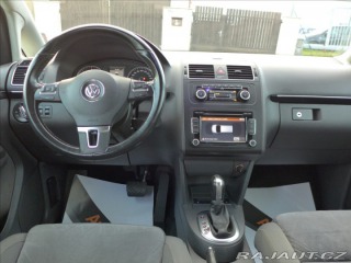 Volkswagen Touran 1,6 TDI KAMERA, TAŽNÉ 2010