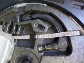 Volkswagen Touran 1,6 TDI KAMERA, TAŽNÉ 2010