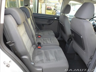 Volkswagen Touran 1,6 TDI KAMERA, TAŽNÉ 2010
