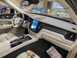 Volvo XC60 Plus Dark AWD, 2.0 B5 MHE 2025