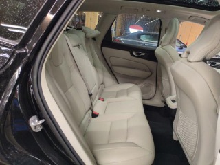 Volvo XC60 Plus Dark AWD, 2.0 B5 MHE 2025