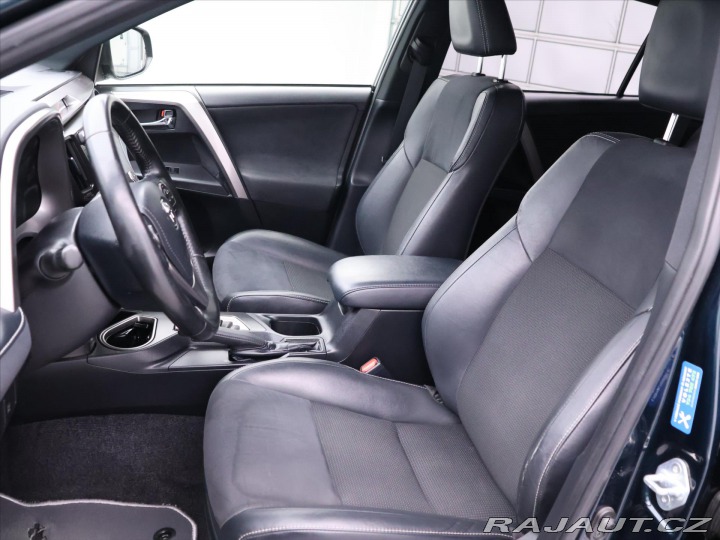 Toyota RAV4 2,5 Hybrid 114kW e-CVT 4W 2018