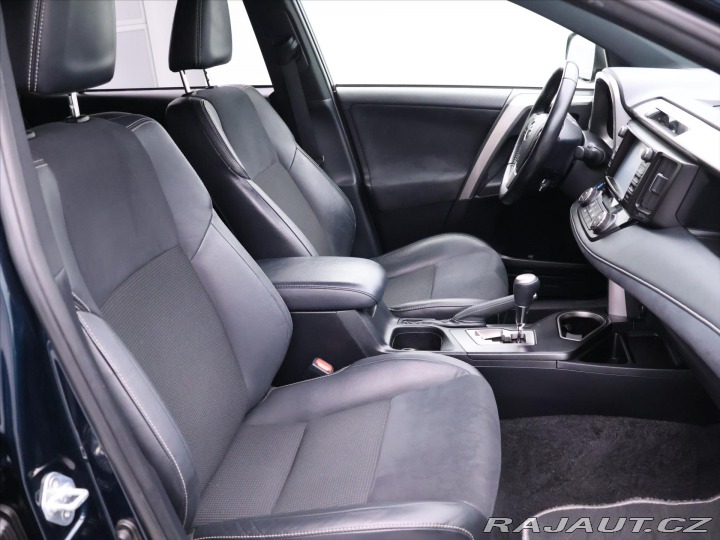 Toyota RAV4 2,5 Hybrid 114kW e-CVT 4W 2018