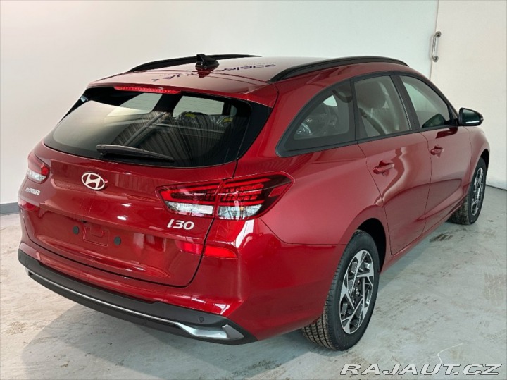 Hyundai i30 1,5 DPi INDIVIDUAL !AKČNÍ 2025