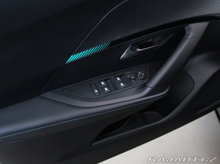 Peugeot 2008 1.2PureTech,75kW,ALLURE,M 1800