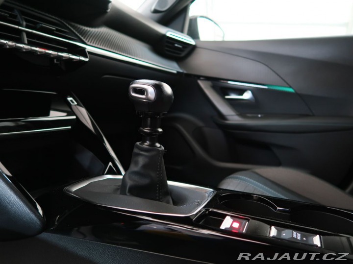 Peugeot 2008 1.2PureTech,75kW,ALLURE,M 1800