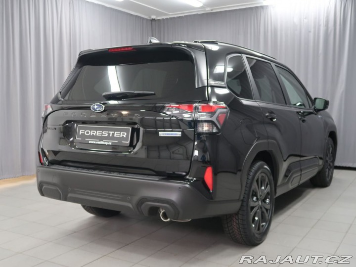 Subaru Forester TOURING 4X4 AWD. Ve výrob 2026