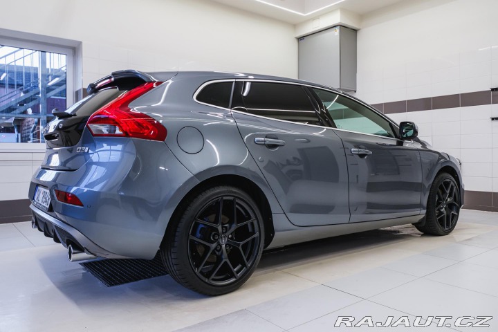 Volvo V40 D3 110kW R-design nez.top 2018