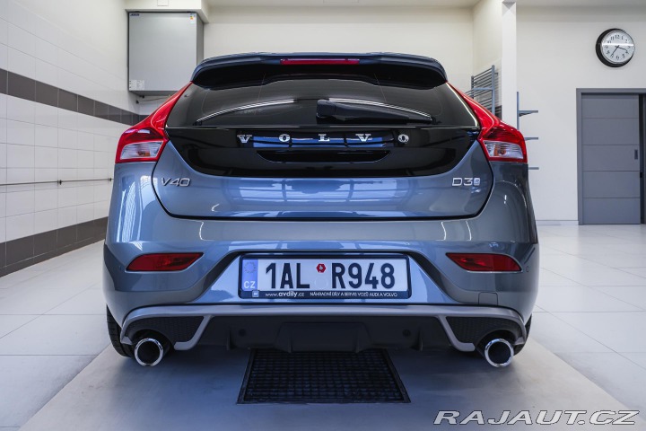 Volvo V40 D3 110kW R-design nez.top 2018