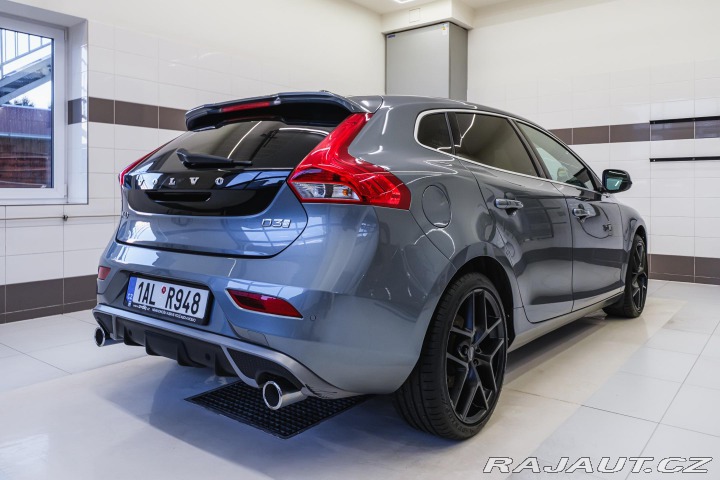Volvo V40 D3 110kW R-design nez.top 2018