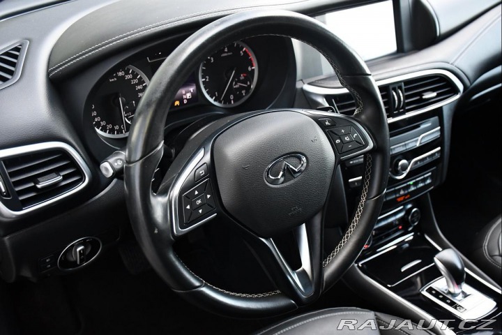 Mercedes-Benz GLA INFINITI QX30 220 CDI 4MA 2018