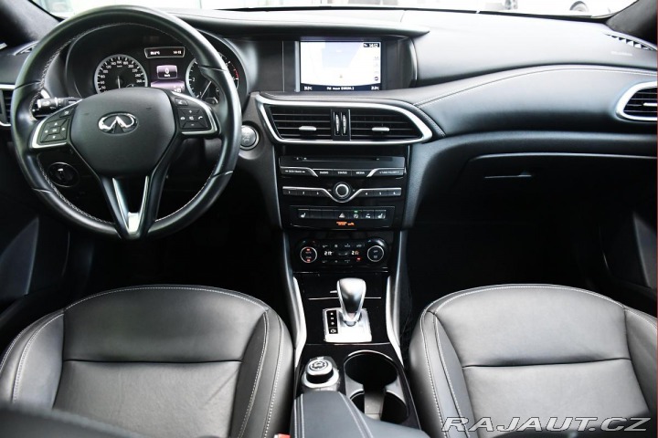 Mercedes-Benz GLA INFINITI QX30 220 CDI 4MA 2018