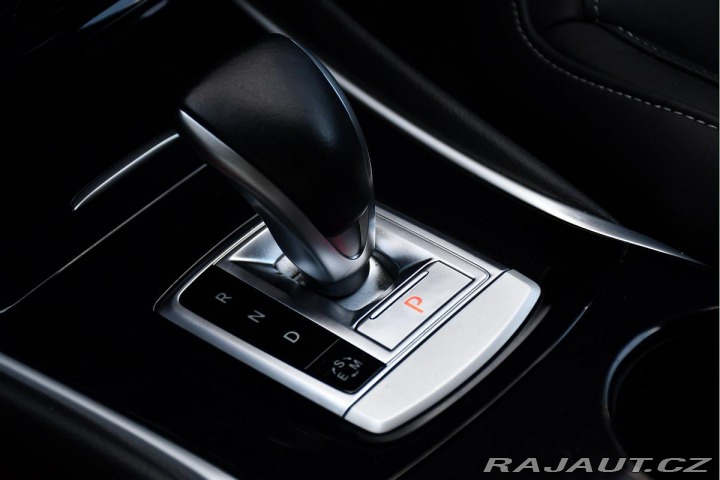 Mercedes-Benz GLA INFINITI QX30 220 CDI 4MA 2018