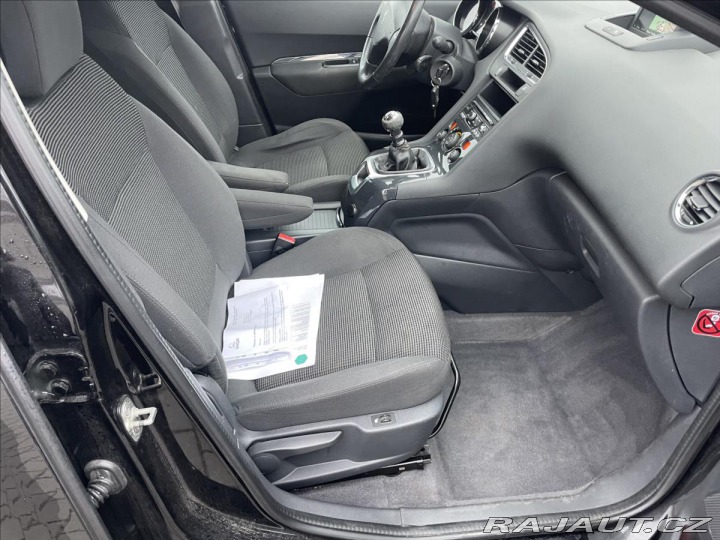 Peugeot 5008 2,0 HDi 110kw 7míst GPS L 2015