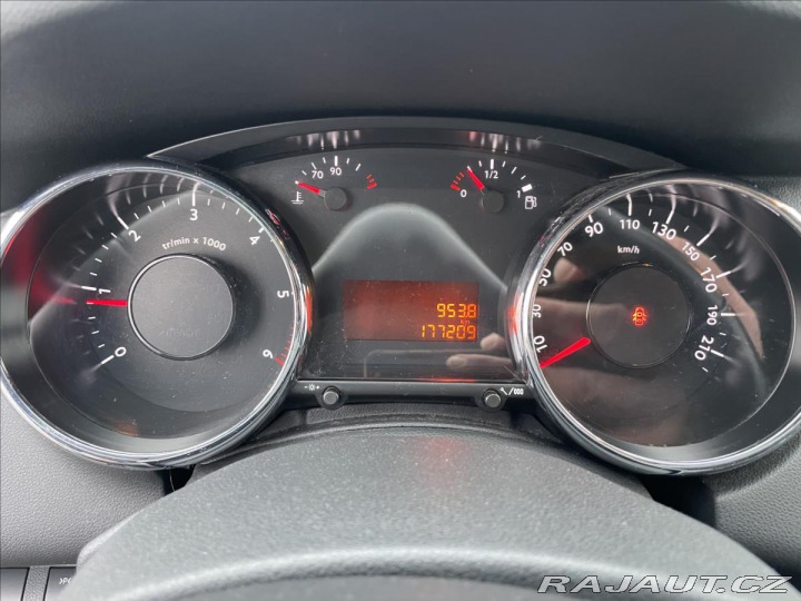 Peugeot 5008 2,0 HDi 110kw 7míst GPS L 2015