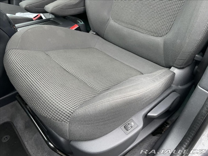 Peugeot 5008 2,0 HDi 110kw 7míst GPS L 2015