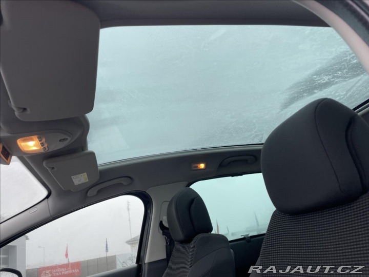 Peugeot 5008 2,0 HDi 110kw 7míst GPS L 2015