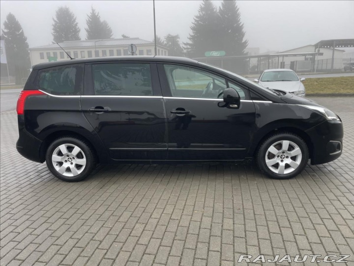 Peugeot 5008 2,0 HDi 110kw 7míst GPS L 2015